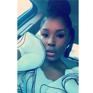 Meet your Posher, Tia